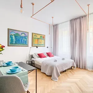 P&o Serviced Old Town Square Apartment Warsaw